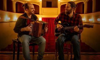 Apiro, cala il sipario su Riverberi: al Teatro Mestica il viaggio musicale di Gnut e Alessandro D'Alessandro