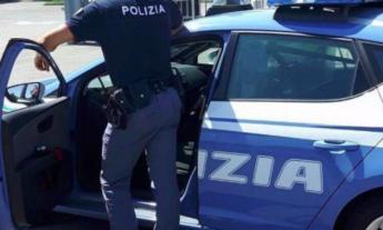 Tre revolver senza matricola e 128 cartucce in un casolare: blitz della Polizia, arrestato 47enne