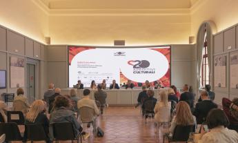 Sferisterio, torna il rito degli Aperitivi Culturali: 12 incontri per i 20 anni della rassegna
