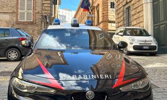 Macerata, a bordo di un bus senza biglietto e documenti: denuncia ed espulsione per un 30enne