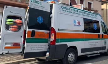 Civitanova, scontro tra auto e moto: due giovani a Torrette in eliambulanza