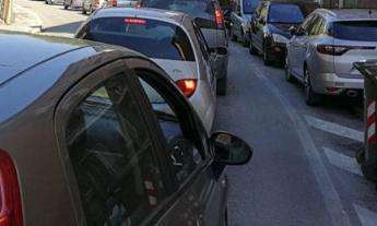 Macerata, conduttura fuori uso: traffico in tilt in via dei Velini