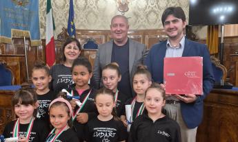 Trionfo tricolore a Bellaria: le giovani ginnaste di Recanati ricevute in Provincia