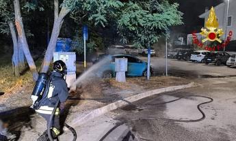 Auto elettrica in fiamme nella notte a Fano, intervento dei vigili del fuoco