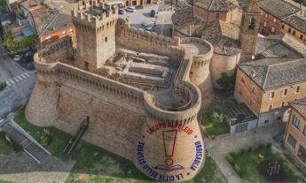 Urbisaglia celebra il punto esclamativo: torna “Il Borgo dello Stupore”