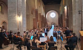 Festa della Musica all'Abbazia di Fiastra: tutto esaurito per l'Abbey Chamber Orchestra e il soprano Lucia Spreca