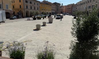 San Severino, piazza del Popolo diventa un giardino: parte “Il verde itinerante”