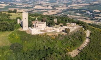 San Severino Marche, torna l'appuntamento con le visite guidate in notturna al castello di Pitino