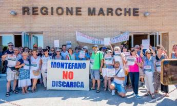 Montefano, il 'Comitato No Discarica' consegna 4.140 firme in Regione