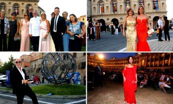 Sul red carpet del Nabucco a Macerata va in scena la "rivoluzione casual"