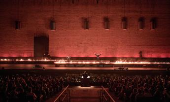 I sindaci della provincia uniti allo Sferisterio nel decennale del sisma: gran finale per "Il Trovatore"