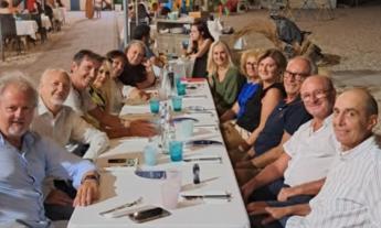 Gli amici del biliardino si ritrovano a Civitanova: una serata tra ricordi e risate