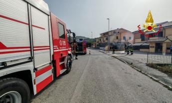 Montelupone, incendio ai contatori elettrici di un condominio: intervento dei vigili del fuoco
