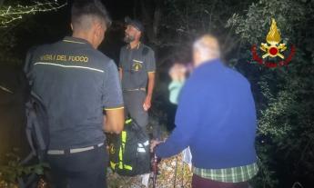 Perdono il sentiero e restano bloccati nel bosco: soccorsi due escursionisti tedeschi