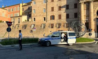 Macerata, fermato con una patente sospetta: scatta il sequestro