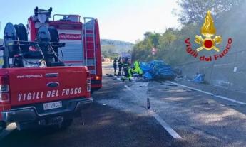 Tragedia sulla Perugia-Bettolle, morti due giovani marchigiani di 20 e 21 anni: una vittima è di San Severino