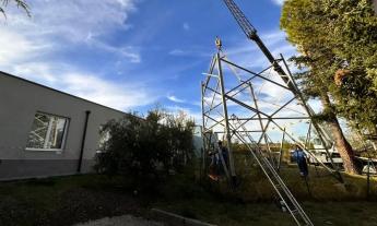 Belforte, addio al traliccio dopo 40 anni: ora spazio alla nuova scuola