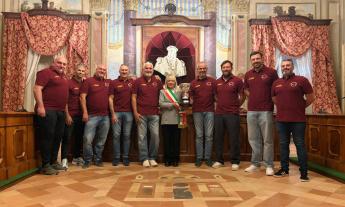 San Severino festeggia i campioni d’Italia di calcio a 5 della polizia locale: premiati Crescentini e Cardorani