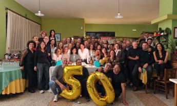 Il tempo passa, l’amicizia resta: i nati nel 1976 festeggiano i 50 anni a Camerino