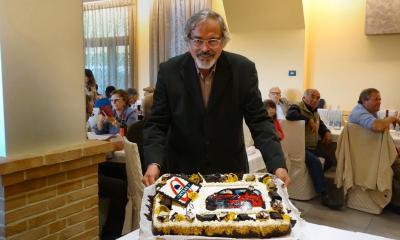Presidente Anteas Lorenzo Tamburrini con Torta festeggiamenti 20 anni Anteas Macerata
