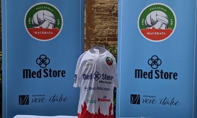 la nuova maglia della "Med Store Macerata"