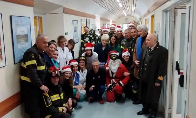 foto di gruppo nel reparto di Pediatria