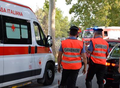 Tolentino, scontro frontale tra due mezzi: nove feriti in ospedale