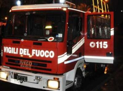 Fuga di monossido di carbonio in un'abitazione di fortuna: tre intossicati, grave un 19enne