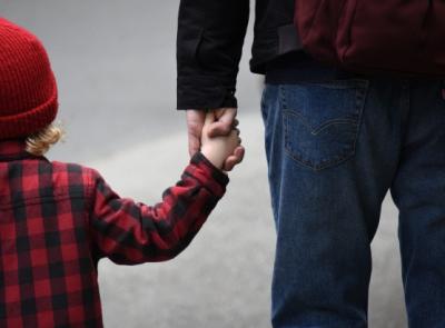 Affidamento figli e scelta della scuola: tra genitori distanti prevale l'interesse del minore, la sentenza della Cassazione
