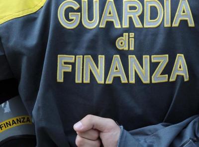 Deteneva archivio con 500mila file pedopornografici, arrestato un uomo e oscurato canale social