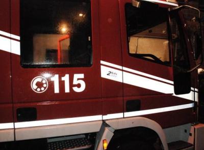 Macerata, auto distrutta dalle fiamme in un garage: indagini in corso