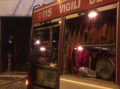 Cingoli, scoppia incendio in un appartamento: salvo l’inquilino, intervento dei Vigili del fuoco