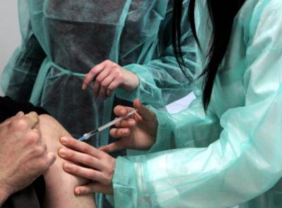 Influenza, nelle Marche vaccinato poco più di un over 65 su due: al via la nuova campagna