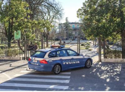 Macerata - Era ai Giardini Diaz con gli amici, ma deve scontare 4 mesi di carcere: 21enne in manette
