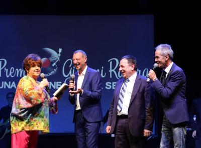 Premio Ravera 2026: sarà Amadeus il nuovo conduttore a Castelraimondo