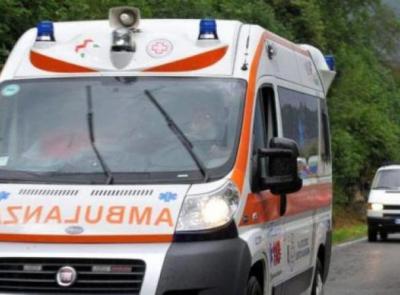 Frena il primo e scatta l’effetto domino: cinque motorini coinvolti in incidente a Ripe San Ginesio