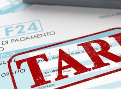 Macerata, allerta "smishing": falsi sms sulla Tari per svuotare i conti. Il Comune: "Non rispondete, è una truffa"