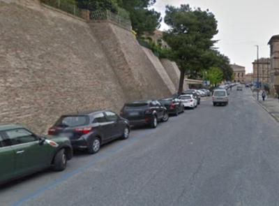 Macerata, montaggio gru in viale Trieste: ecco come cambia la viabilità