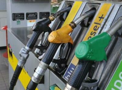 Benzina alle stelle, a Valle Castellana il pieno costa meno: così il  Comune ha salvato l'unico distributore