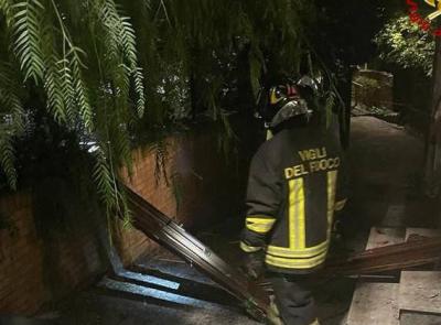 Esplosione in un appartamento: 40enne trasportato in gravi condizioni a Torrette