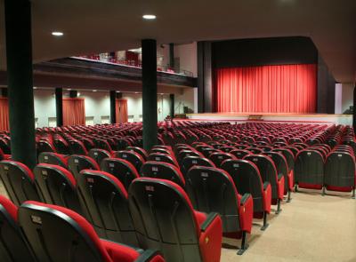 Civitanova, la scuola al teatro: al Rossini oltre 350 alunni in scena