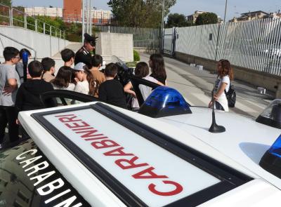 Civitanova, i carabinieri insegnano la cultura della legalità agli studenti della scuola Zavatti