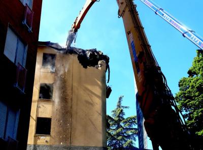 Macerata, iniziati i lavori di demolizione del maxi cantiere in via Maffeo Pantaleoni (FOTO e VIDEO)