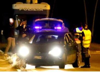 Camerino, positivo all'alcoltest tenta di corrompere i poliziotti con 1000 euro: giovane denunciato