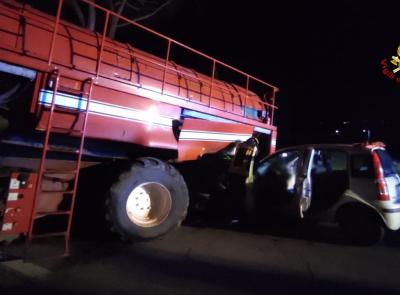 Corridonia, incidente all'incrocio tra un mezzo agricolo e un'auto: un ferito a Torrette