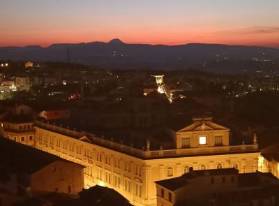 Macerata, visita alla Torre dell'Orologio al tramonto e di sera: giorni e orari