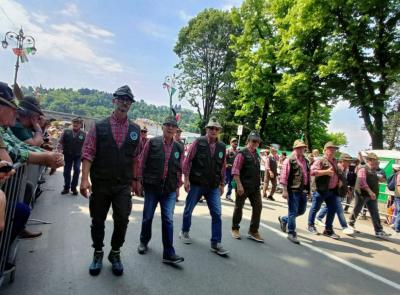 Il Gruppo Alpini di Recanati e Castelfidardo sfila in parata all'adunata nazionale di Vicenza