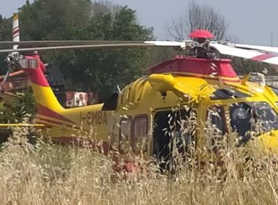 San Severino, perde il controllo dell'auto e si schianta contro il guardrail: 30enne elitrasportato a Torrette