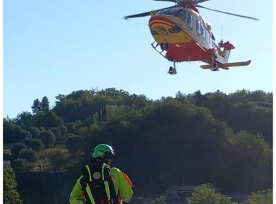 Fiuminata, scontro tra auto e moto a Ponte Castello: donna trasportata a Torrette