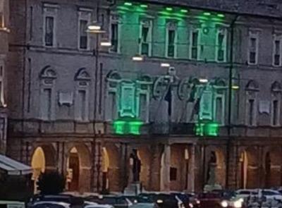 San Severino, palazzo comunale illuminato di verde per la Giornata nazionale sulla Sla